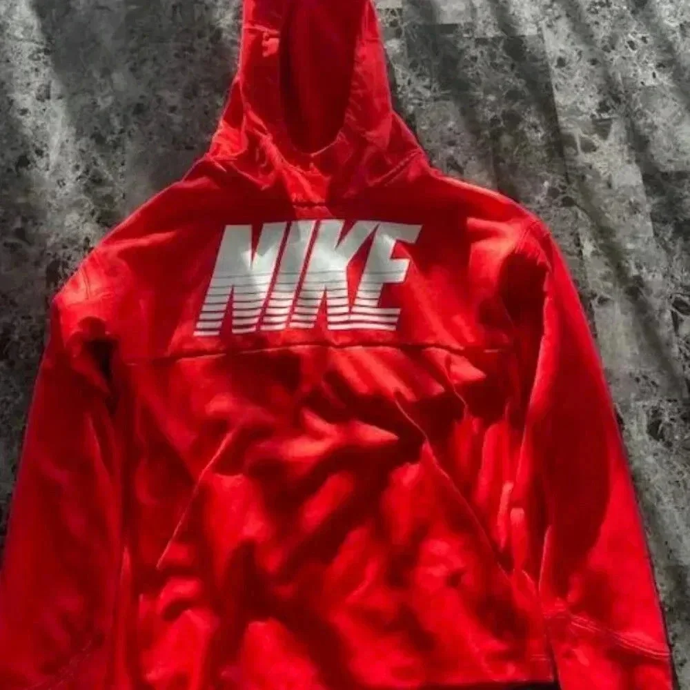 Red Nike Therma Boys Dri-FIT Camo Pullover Hoodie Size Small (4-5)